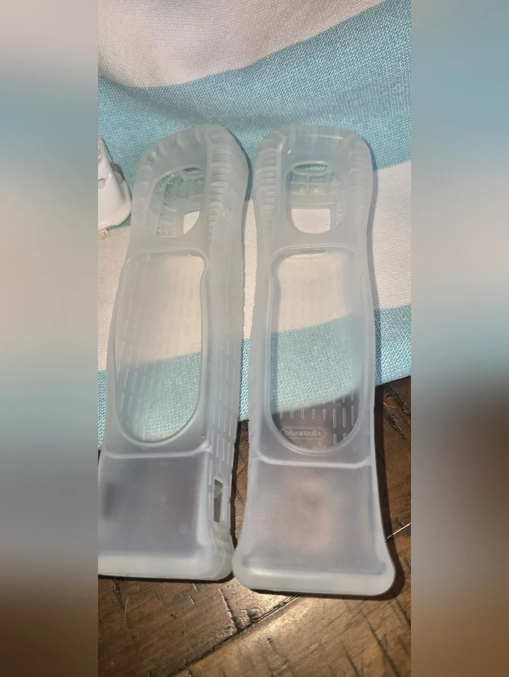 2 Pack of Genuine Nintendo Wii Motion Plus Adapter and Silicon Cases